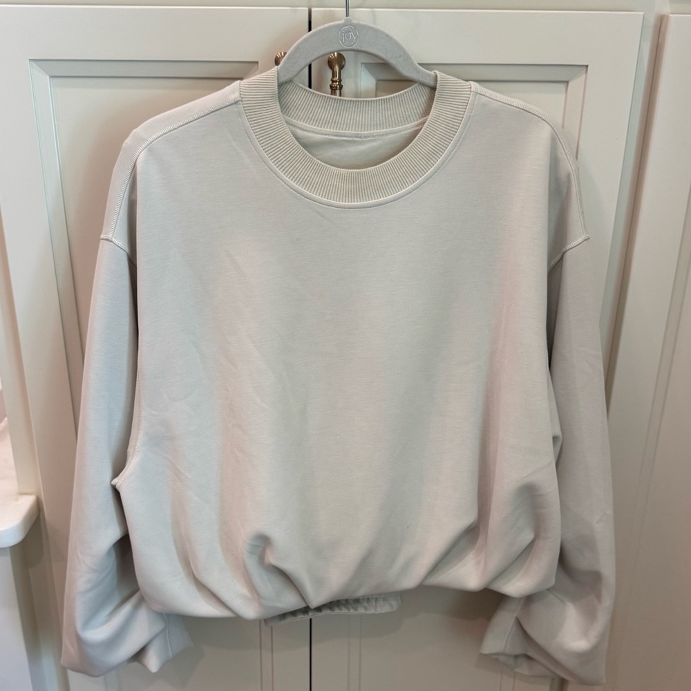 Lululemon Softstreme exaggerated sleeve sweatshirt. Size XS. Runs large